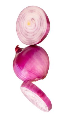 İki soğan dilimli kırmızı ya da mor soğan soğanı soğan soğanı beyaz arka planda kesme yolu ile izole edilir..