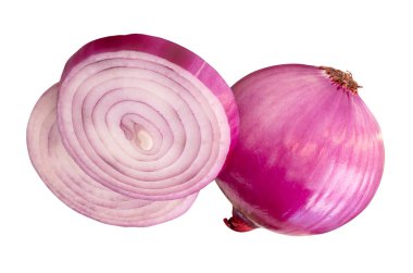 İki soğan dilimli kırmızı ya da mor soğan soğanı soğan soğanı beyaz arka planda kesme yolu ile izole edilir..