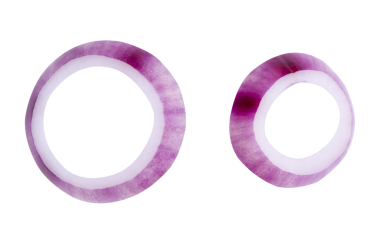 Üst görünüm kırmızı veya mor İspanyol soğan halkaları veya dilimleri png dosya biçiminde kırpma yolu ile izole edilir.