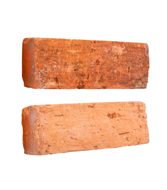 İki eski turuncu veya kırmızı tuğla kümesi png dosya biçiminde kırpma yolu ile izole edilir.