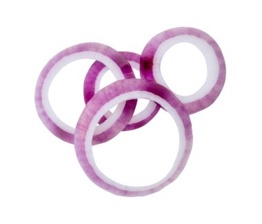 Taze kırmızı ya da mor İspanyol soğan halkalarının ya da yığın halinde dilimlerin üst görünümü kırpma yolu ile beyaz arkaplanda izole edilmiştir..