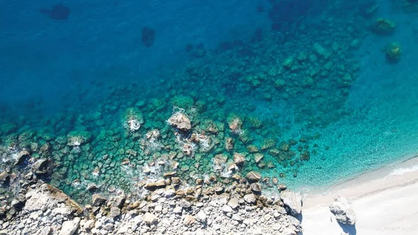 Havadan panoramik bir deniz manzarası kumsalda güzel bir su turizm için güzel bir yer. Yüksek kalite fotoğraf