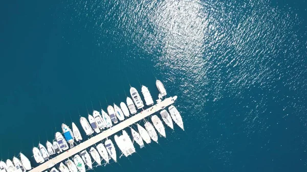 Aerial View Tranquil Beauty Bay Yachts Glide Turquoise Waters Shimmering — Stock Photo, Image