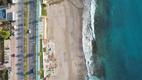 Aerial Photo Desolate Stretch Sandy Beach Tumultuous Waves Pounding Shore — Stock Photo, Image