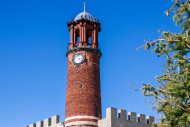 Geleneksel Kırmızı Döşemeli Erzurum Kalesi Saat Kulesi. Kopya alanı. Yüksek kalite fotoğraf