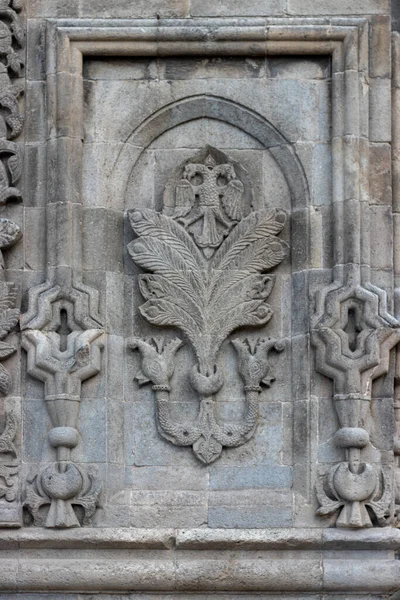 Erzurum Double Minaret Madrasa Stone Intricate Carvings Embellishments Δράκος Δέντρο — Φωτογραφία Αρχείου