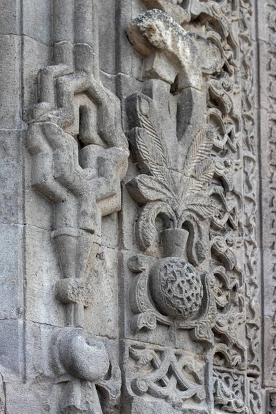 Erzurum Double Minaret Madrasa Stone Intricate Carvings Ozdoby Drak Strom — Stock fotografie