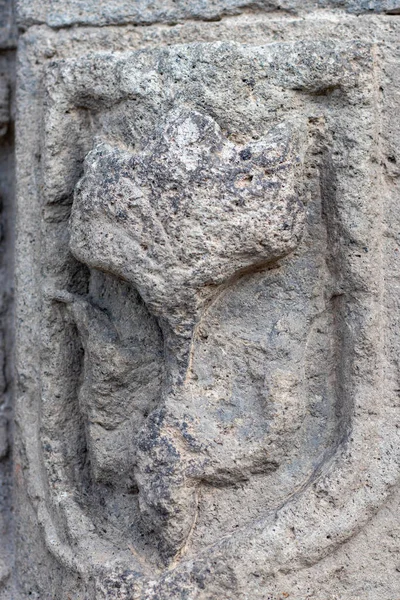 尔祖鲁姆双塔玛德拉莎石碑精雕细刻 高质量的照片 — 图库照片