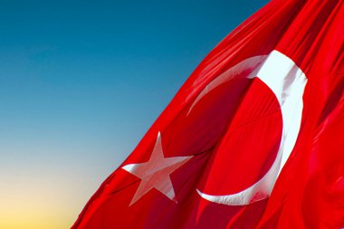 Türkiye Cumhuriyeti 'nin 29 Ekim' inin 100. yıldönümü kutlu olsun. Türkçe: 29 Ekim Cumhuriyet Bayrami kutlu olsun. Türk Bayrağı. Yüksek kalite fotoğraf