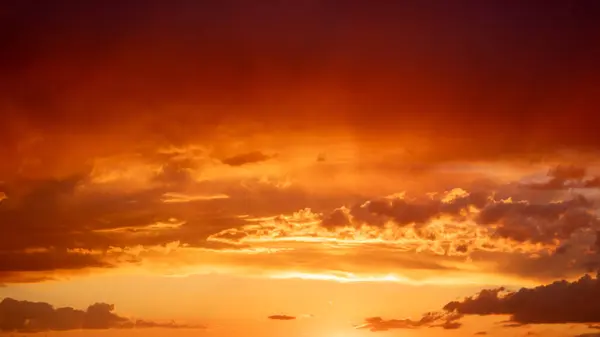 Zachód Słońca Niebo Pięknymi Chmurami Tle Poziomy Sztandar Historia Wysokiej — Zdjęcie stockowe