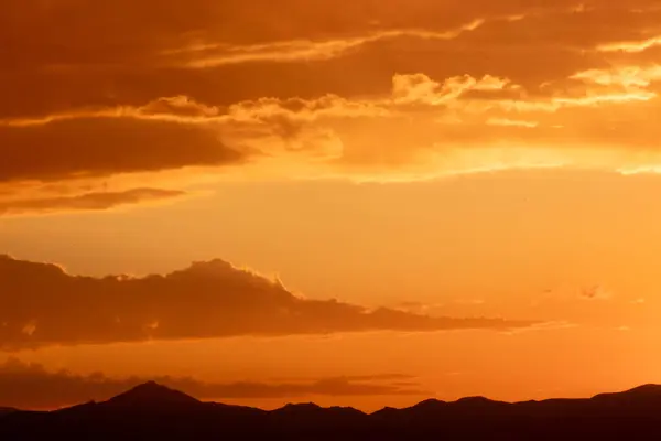 Matahari Terbenam Langit Dengan Awan Menakjubkan Latar Belakang Panji Horisontal — Stok Foto