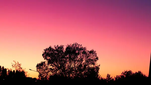 夕阳西下的天空背景 带有轮廓 戏剧化的场面复古色调过滤效果色彩风格 高质量的照片 — 图库照片