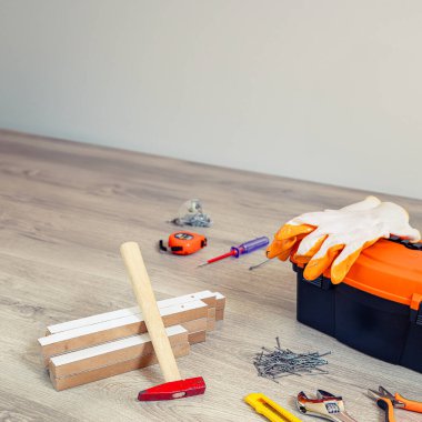 İnşaat ve üretim araçları Mutlu İşçi Bayramı 'nı kutlayan bir geçmişe sahip. Metin alanını kopyala. Yüksek kalite fotoğraf