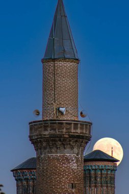  A breathtaking view of the Erzurum Ulu Mosque and Double Minaret Madrasa with the full moon in the background. This photo captures Islamic architecture, spirituality, and a peaceful evening. clipart