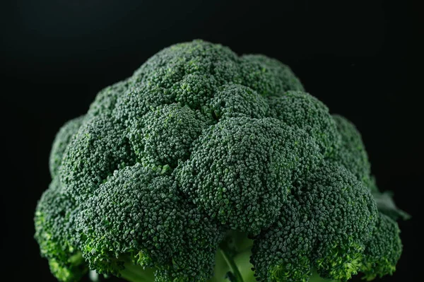 Frischer Brokkoli Auf Schwarzem Hintergrund Rohe Brokkoli Tapete — Stockfoto