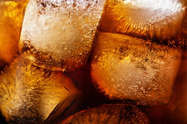 Cola Glaçons Macro Texture Boisson Cola Avec Fond Gros Plan — Photo