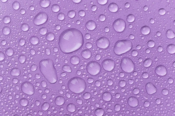 Gotas Agua Sobre Fondo Púrpura Vista Superior Gotas Líquidas Hidratantes — Foto de Stock
