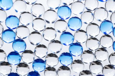 Arkaplanda kolajen molekülleri var. Kolajen Hidrolysate. Hyaluronik asit cilt bakımı, kolajen serumu damla arka plan.