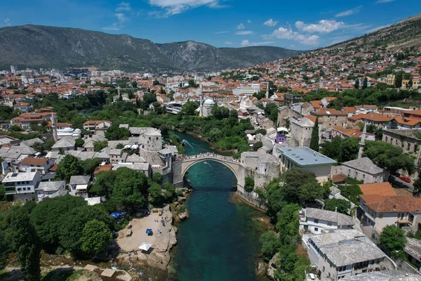 สกายไลน ยอดเย ยมของ Mostar บสะพาน Mostar านและม นาเรตในช วงว แดดจ — ภาพถ่ายสต็อก