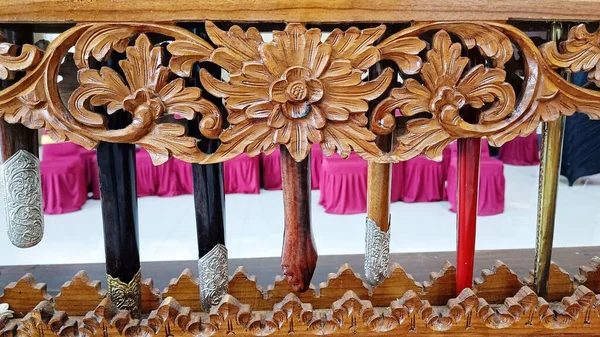 Dřevořezba Typickými Motivy Indonésie Podobě Květin — Stock fotografie