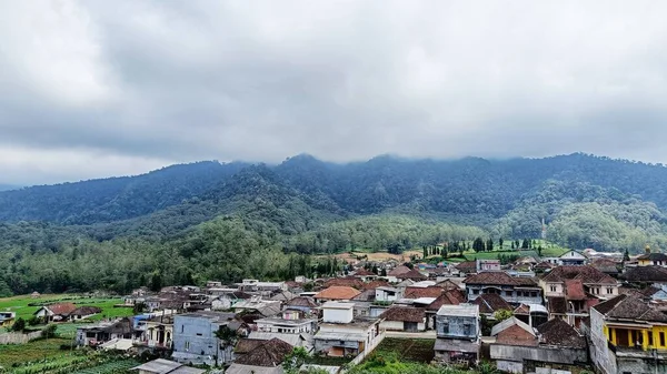 Vue Sur Les Maisons Village Avec Montagnes Ciel Bleu Arrière — Photo