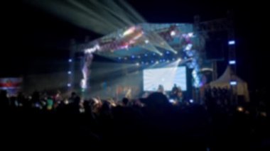 Kalabalığın Soyut Arkaplan silueti Odaklanamaz Canlı Müzik Festivali Konseri 'nde kalabalık kalabalık