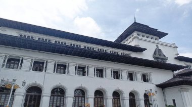 Bandung, Batı Java, Endonezya - 27 Ocak 2024: Batı Java Valisi olarak Gedung Sate isimli tarihi bina