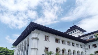Bandung, Batı Java, Endonezya - 27 Ocak 2024: Batı Java Valisi olarak Gedung Sate isimli tarihi bina