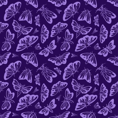 Kusursuz mor kelebek deseni. Uçan böcek yazı menekşe arka planda. Renkli doku, ambalaj kağıdı, kırsal duvar kağıdı, doğa arka planı tekstil
