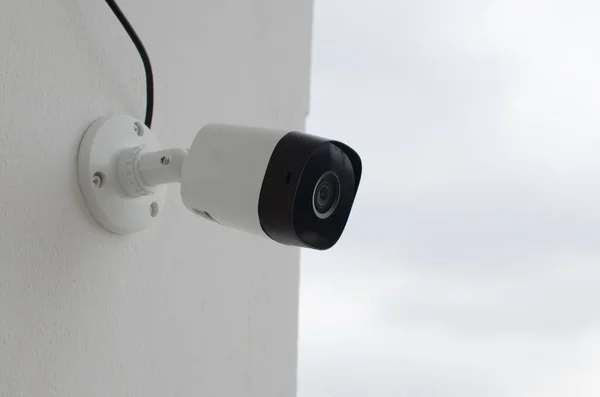 Überwachungskamera Auf Der Veranda Positioniert Die Nach Verdächtigen Aktivitäten Ausschau — Stockfoto
