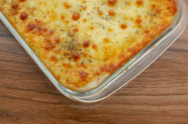 Lezzetli, iştah açıcı ve cezbedici detayları olan etli turta..
