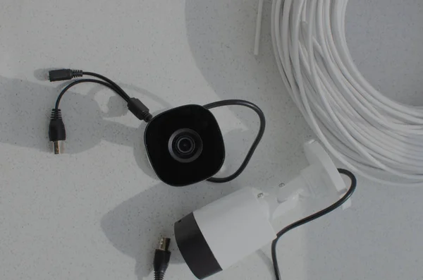 Nahaufnahme Einer Überwachungskamera Mit Drahtspule Symbol Für Überwachung Und Sicherheit — Stockfoto