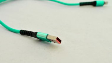 Smartphone, Charger ve Data Cable için USB Kablosu: Hem konfor hem de güvenilir performans sağlamak için şarj ve veri transferi için ideal çözüm.