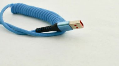 Smartphone, Charger ve Data Cable için USB Kablosu: Hem konfor hem de güvenilir performans sağlamak için şarj ve veri transferi için ideal çözüm.