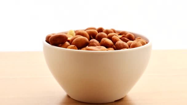 Close Uma Tigela Cheia Amendoins Sobre Textura Quente Uma Mesa — Vídeo de Stock
