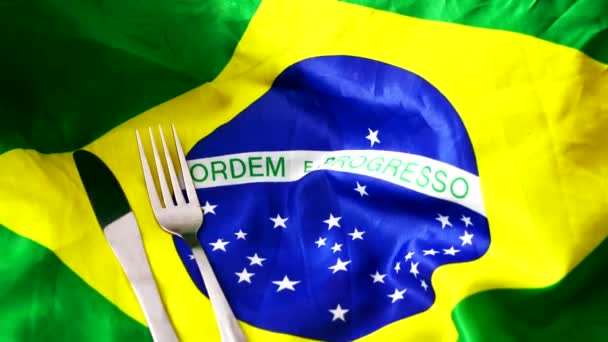 Бразильский Флаг Столовые Приборы Выражающие Взаимосвязь Между Работой Зарплатой Едой — стоковое видео