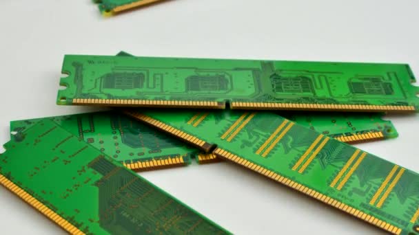 Ramメモリの鋭い詳細 お使いのコンピュータの速度と効率の重要な部分 Ramメモリのマクロビュー 高速データ処理の背後にある技術を強調する — ストック動画