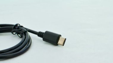 Smartphone, Şarj ve USB Tip C kablosunun Veri Kablosu, aygıtlar arasındaki verileri hızlı ve güvenilir bir şekilde şarj etmek ve senkronize etmek için mükemmel bir ortak.