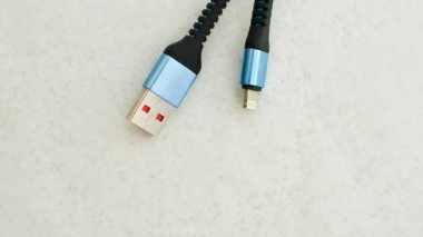 Smartphone, Charger ve Data Cable için USB Kablosu: Hem konfor hem de güvenilir performans sağlamak için şarj ve veri transferi için ideal çözüm.