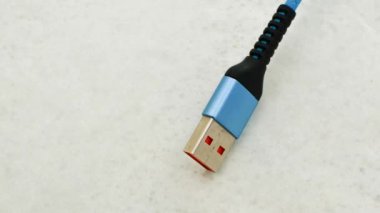 Smartphone, Charger ve Data Cable için USB Kablosu: Hem konfor hem de güvenilir performans sağlamak için şarj ve veri transferi için ideal çözüm.