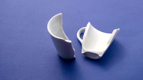 Részlet Egy Törött Fehér Porcelán Csészéből Ami Tökéletlenségben Talált Költészetet — Stock videók