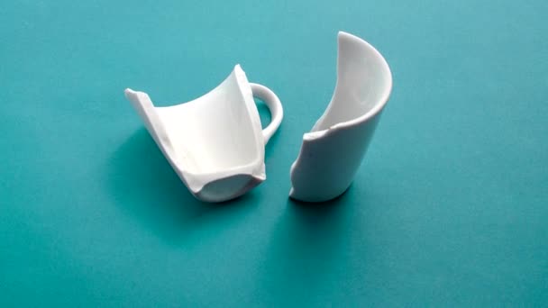 Detalhe Uma Taça Porcelana Branca Quebrada Simbolizando Poesia Encontrada Imperfeição — Vídeo de Stock