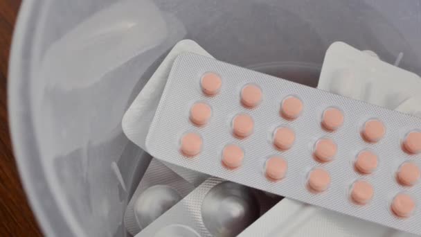 Ποικιλία Των Φαρμάκων Που Επισημαίνονται Μέσα Ένα Δοχείο Υποδεικνύοντας Διαφορετικές — Αρχείο Βίντεο