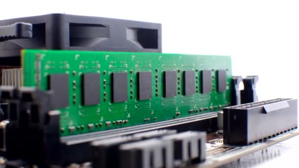 Computermotherboard Großaufnahme Auf Weißer Oberfläche Das Für Modernes Digitales Engineering — Stockvideo