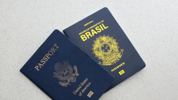 Símbolos Fronteiras Cruzadas Passaportes Brasileiros Americanos Marcadores Visuais Experiências Transcendentais — Vídeo de Stock