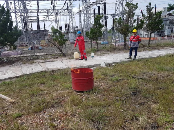 stock image Banjarmasin, Indonesia. 6 November 2021, males simulated a fire extinguisher using a light fire extinguisher