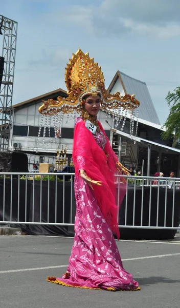 Banjarmasin South Kalimantan Indonesien Oktober 2022 Dayak Och Sasiranganskt Mode — Stockfoto