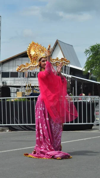 Банджармасін Південний Калімантан Індонезія Жовтня 2022 Даяки Сасіранґанська Мода Виконуються — стокове фото
