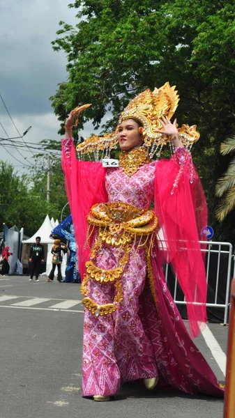 Banjarmasin South Kalimantan Indonesia October 2022 Dayak Sasirangan Fashion Performed — Stock Photo, Image