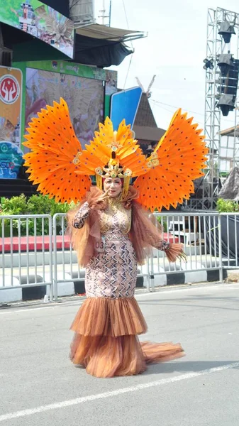 Banjarmasin Kalimantan Południowy Indonezja Października 2022 Moda Dajakowa Sasiranganska Podczas — Zdjęcie stockowe